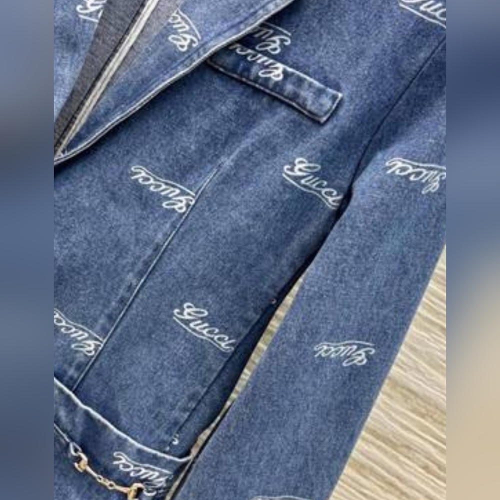 GUCCI Script-Print Denim Blazer With Metallic Horse-Bit Pocket Detail - Picture 3 of 9
